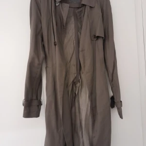 Trenchcoat  - Tunn trenchcoat. Zara man. Small.