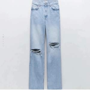 Jättefina jeans ifrån zara. Storlek 36, knappt använda. Säljer för 200kr, köparen står för frakten. 