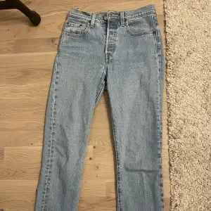 Levis 501 Säljer ett par jeans som e för stora för mig  Storlek W26-L31  Ny pris 1200kr 
