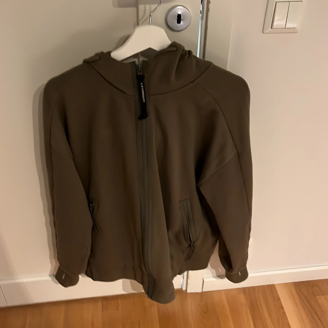 CP company hoodie med goggles