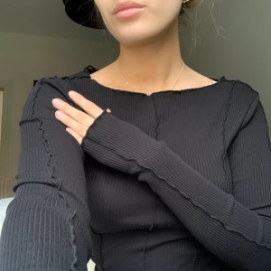 Tröja  - Snygg tröja med sömmar 