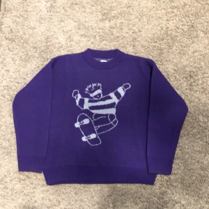 Polar knitwear Sweater - Säljer min oversized knitwear sweater från Polar skate co. Använd ca 5 gånger och tvättad 1 gång, alltså nyskick. Den är storlek S och har en riktigt snygg passform. Perfekt vår eller hösttröja. Nypris 1300kr. Kan gå ner i pris vid snabb affär!