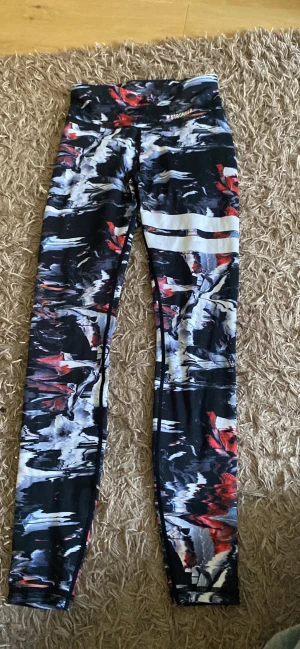 Stronger byxor  - Nästan aldrig använda  Storlek XS Pris 150kr  