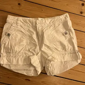 Lågmidjade shorts
