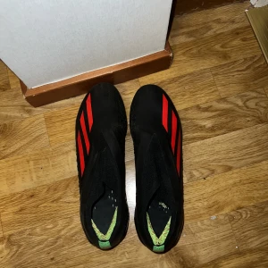 Adidas x Speedportal FG - Adidas x Speedportal FG Storlek 42 Testade 4 träningar  Nypris 2900 men de var nedsatta till 2200 när jag köpte dem. Har inte kvar lådan dock