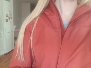 Fjällräven jacka ! - Hej söljer min superfina fjällräven jacka ordpris 2200:-  Storlek large ( men fjällräven är väldigt små i sina storlekar ) jag är vanligtvis en small så den passsr alla som är small och medium. 