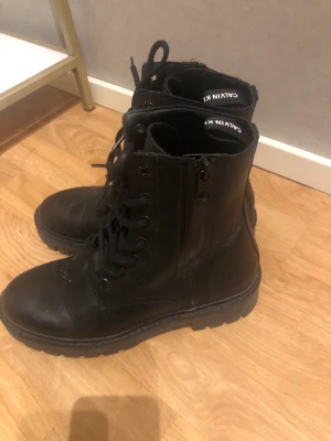 Calvin klain kängor stl 38 klipp  - Så snygga dyra i inköp 1200 kr