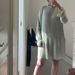 Superfin grön klänning  - Aldrig använd. Prislapp finns kvar💕