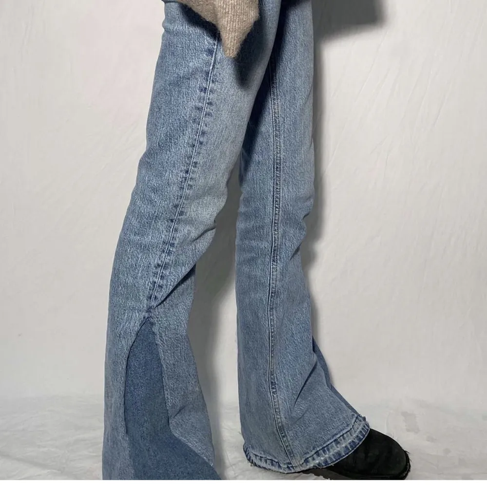 Omsydda super snygga bootcut jeans . Jeans & Byxor.