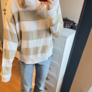 Randig tröja - Vitguldig randig tröja!!! 