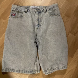 Polar Big Boy’s Shorts XL - Knappt använda 10/10 skick. Ny pris: 1250kr
