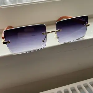 Helt nya äkta cariter solglasögon 2000kr
