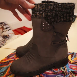 Endast provade vinterkängor - Då jag köpte hej strlk är dessa oanvända endast provade. 