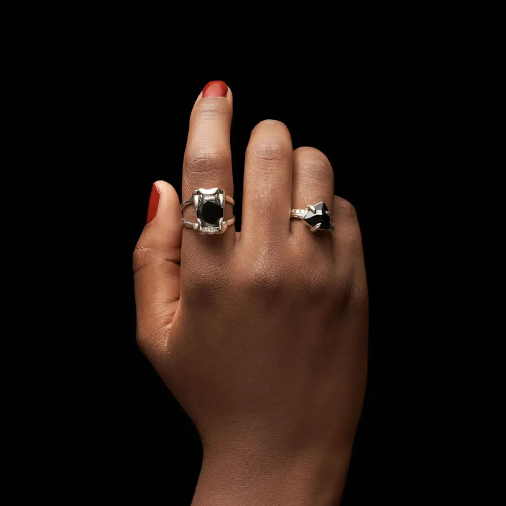 Säljer denna ring från Maria Nilsdotter då den inte kommer till användning.  org pris 5295. Accessoarer.