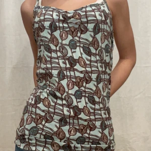 Halterneck topp - Snygg halterneck topp i bra skick. Ganska stretchig. Skriv ifall ni har frågor💗