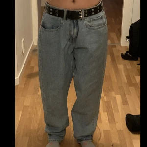 Jeans - Snygga baggy jeans. Jag är 160 cm