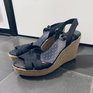 Klacksandaler stl 39 - Klackar perfekta nu till sommaren Stl 39 