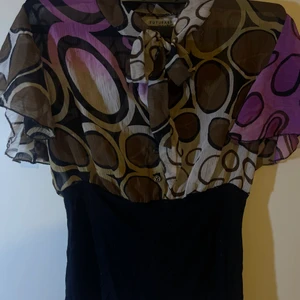 Tröja - Köpt secondhand för en vecka sen i bra skick för 100 kr, säljs för 55kr, passar S och M perfekt. Köparens tår för frakten 