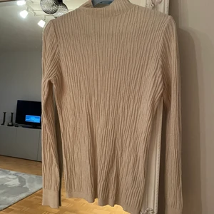 Tröja  - Tröja från shein. Storlek S! Säljer för 50kr + frakt! 