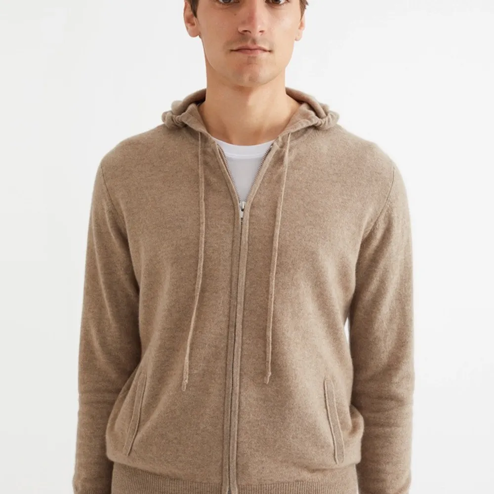 Säljer min helt nya, oanvända softgoat hoodie med tags och kvittot. Storlek S, hör av dig för bilder😄. Hoodies.