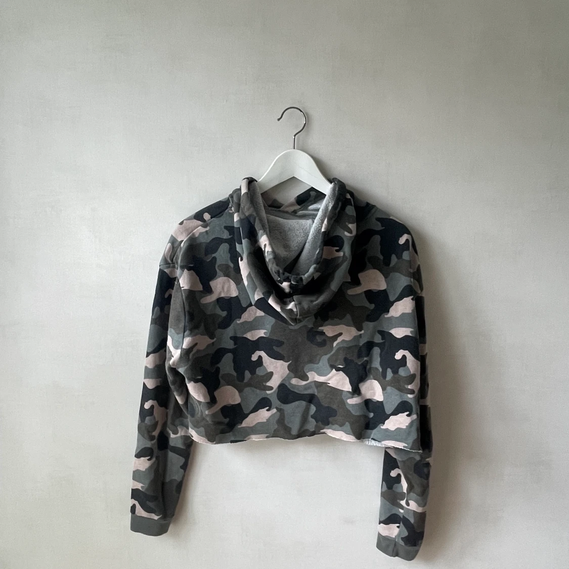 Croppad hoodie  - 90