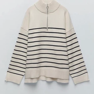 Zara tröja  - Säljer denna super mysiga tröjan från zara som är perfekt nu till hösten. Köpt på zaras hemsida för ett år sedan ungefär och bara använd ca 5 ggr. ❤️ Den är i väldigt bra skick!