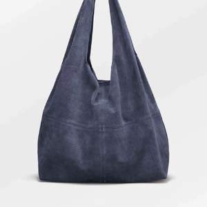 Säljer denna populära väska från becksöndergaard som är i helt nyskick🫶 Köpt för 1400kr💗