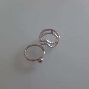 Säljer dessa ringar pga att dem är för små för mig. 10 kr för en 20 för båda. Köpta i Turkiet.💍❤️