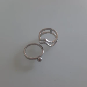 Silver ringar - Säljer dessa ringar pga att dem är för små för mig. 10 kr för en 20 för båda. Köpta i Turkiet.💍❤️
