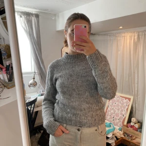 Grå stickad tröja - Stickad tröja från NAKD 