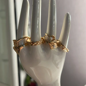 7st Guld ringar - Aldrig använda. Storlekar mellan 1.6-1.8cm. Köparen står för frakten 