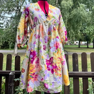 Klänning från h&m - Klänning från h&m som jag aldrig använt pga passar inte mig. Otroligt fin. Strl S. 