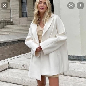 Kappa - Säljer denna populära och supersnygga kappa från Moa x nakd, helt slutsåld 