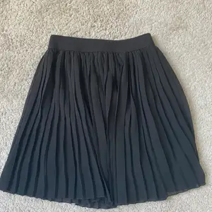 Säljer nu min kjol från NAKD använd 2 gånger. Köpt för 350kr mitt pris 100kr💓💓