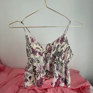 Zara topp -  topp från Zara storlek S. Knappt använd, pris kan diskuteras🖤