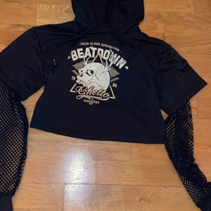 Svart tröja med tryck - Svart tröja med tryck, från SHEIN, storlek 34