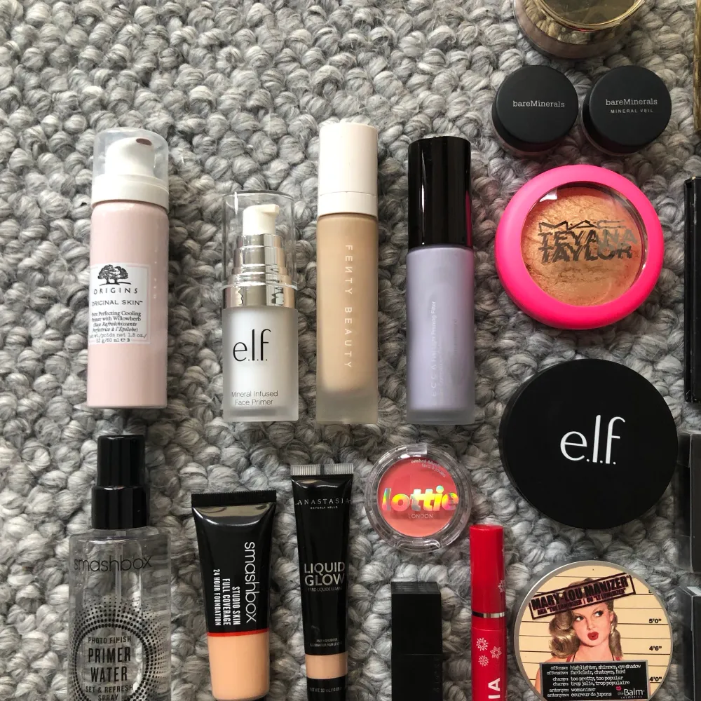 Origins primer-200kr Fenty (defekt)- 200kr BECCA primer-200kr MAC highligher -150kr Bare Minerals -150kr Anastasia palett/glow- 150kr/80kr MAC palett-250/st Smashbox primer/foundation -120kr/200kr Caia -50kr Elf-100kr Köp separat/kit för 1200. Övrigt.