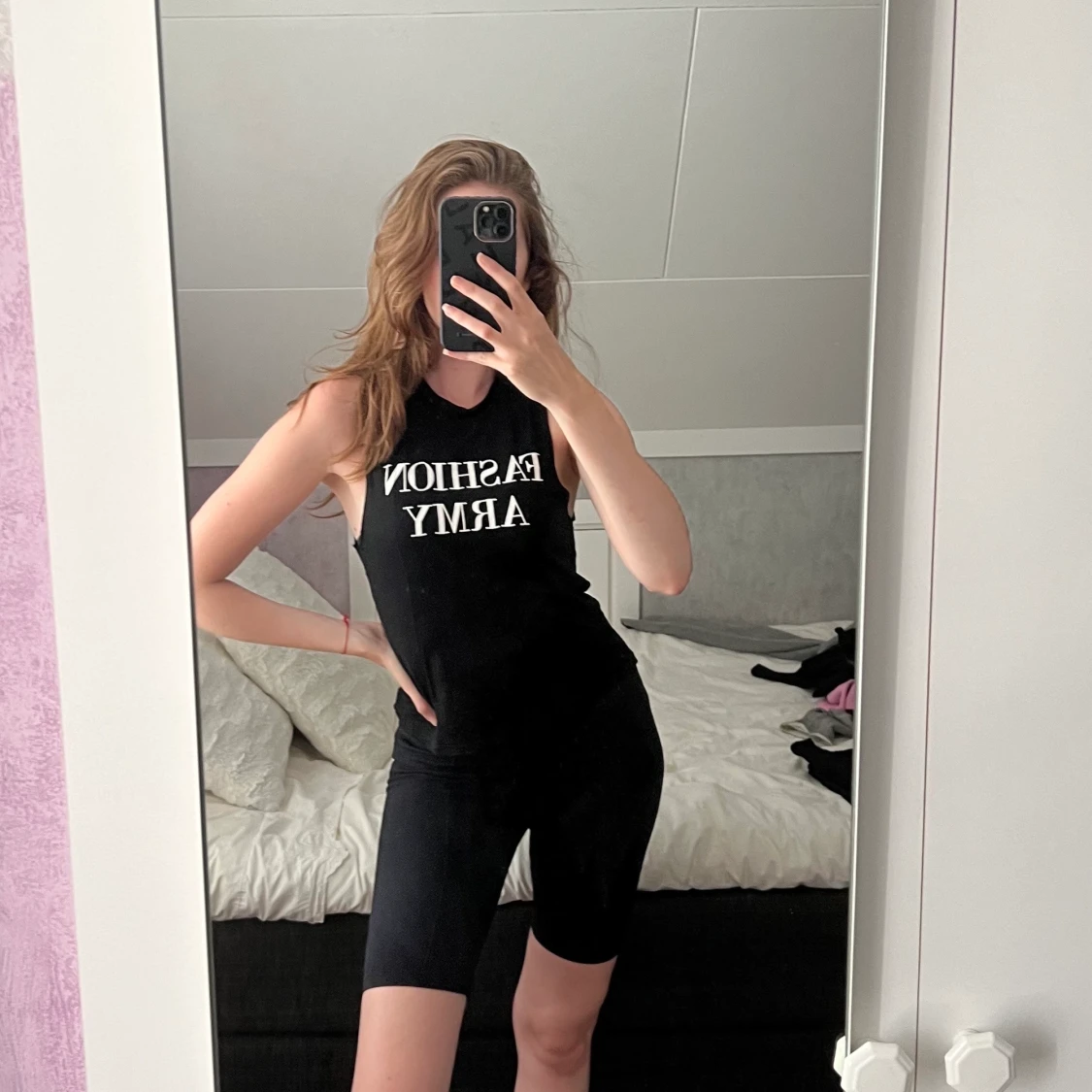 Gina Tricot | Svart topp ’Fashion Army’ - 90