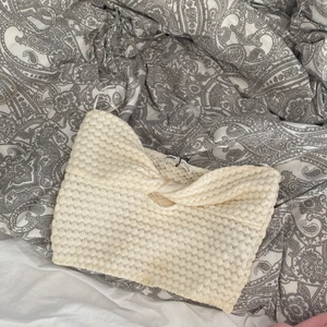 Topp - Säljer min helt oanvända topp från Pull and bear då den tyvärr inte passade