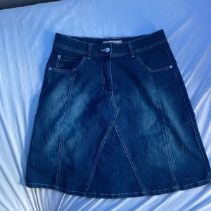 Vintage denim skirt - En jätte fin jeanskjol som är vintage 