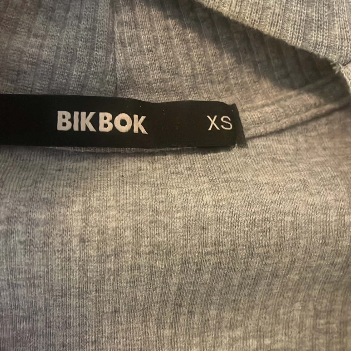 Grå klänning  - 90