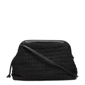 Beck söndergaard väska  - ”Ashby bonita bag” från Bengt Söndergaard. I fint skick men säljer då jag har en annnan. Har tagit av axelrämmen men den finns med i väskan! Nypris 679 jag säljer för 400🥰