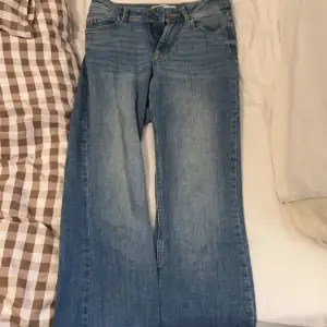 JDY jeans knappt använda  Width 25 Length 30