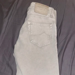 Jacob cohen jeans - Säljer mina Jacob cohen jeans i storlek 31. 