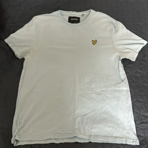 Lyle Scott T-shirt  - Clean Lyle Scott t-shirt. Inte alls använd då jag fick den som en present men den var för stor och glömde sedan om den, skick 10/10. 
