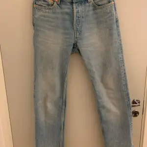 Säljer dessa bara fina jeans från weekday för använder dem inte så mycket längre. Pris kan diskuteras vid snabb affär.