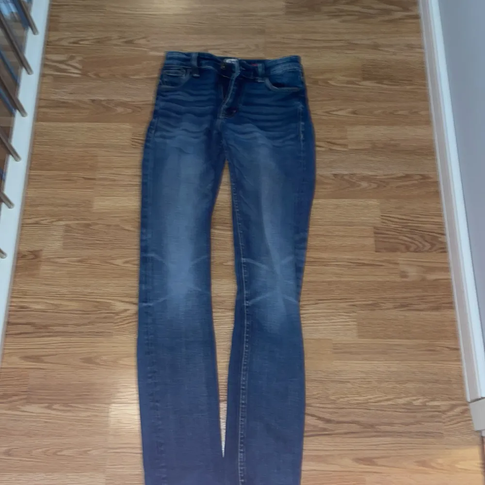 Snygga jeans i nyskick använda fåtal gånger . Jeans & Byxor.