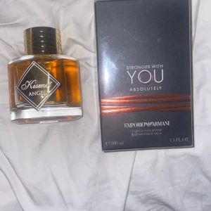 Parfymer bytes/säljes  - Byter/säljer alla dessa parfymer! -Stronger with you absolutely 100ml OÖPPNAD MED FYSISKT KVITTO - Kismet angel 97/100ml - Lataffa asad ca 85/100ml - Haloween man X 47/50ml - Lataffa Raghba (97/100ml) Kombinerar gärna flera eller av dessa för byten.