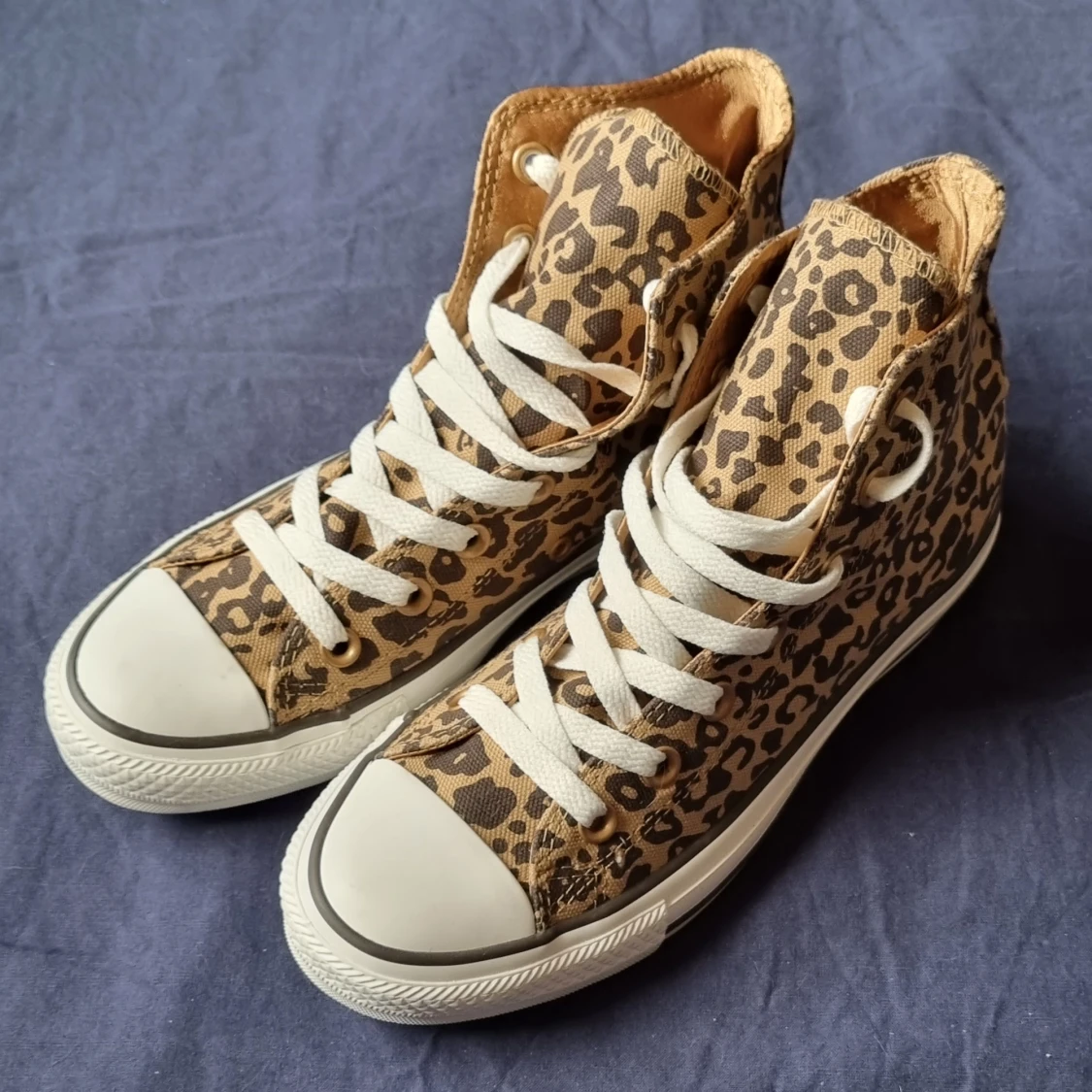 Leopard converse helt nya!