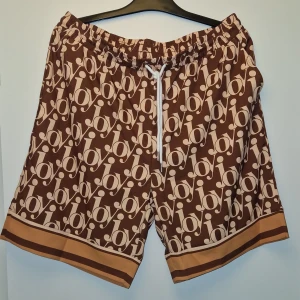 Shorts - Aldrig använd, beställt för stor storlek. Går att använda som badshorts också. 